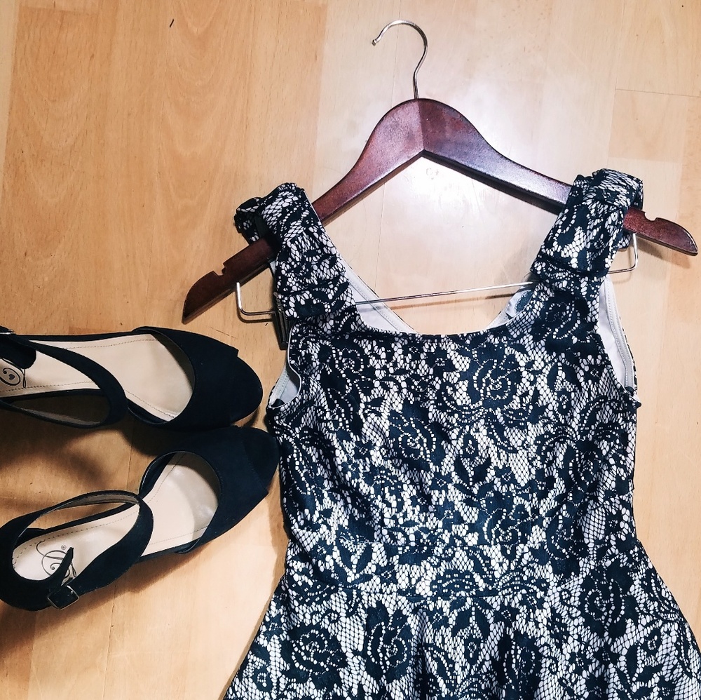 Bow on shoulder accent Black Floral Lace Dress